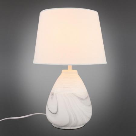 Настольные лампы — Настольная лампа Omnilux OML-82104-01 купить в 