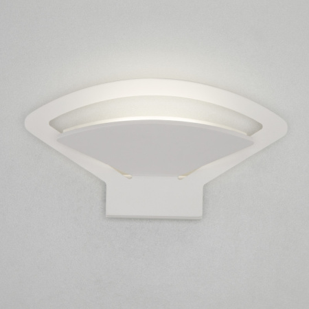 Настенные бра — Бра Elektrostandard Pavo LED белый (MRL LED 1009) купить в  Настенные бра — Бра Elektrostandard Pavo LED белый (MRL LED 1009) купить в