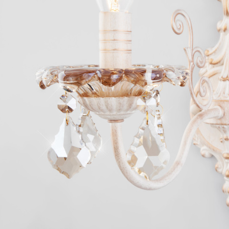 Настенные бра — Бра Eurosvet 10118/1 белый с золотом/тонированный хрусталь Strotskis купить в 